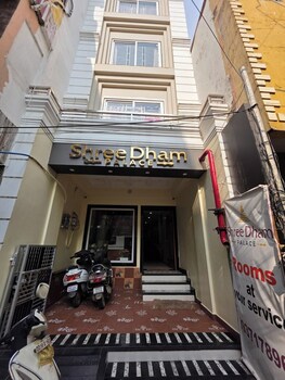 shree dham palace