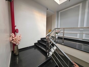 shree dham palace