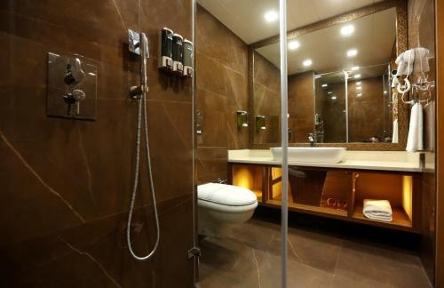 hotel stay vista delhi airport