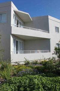 robberg beach lodge lion roars hotels and lodges