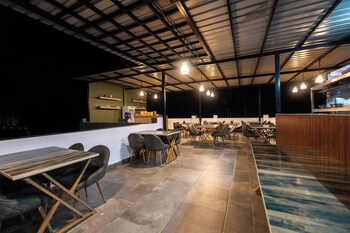 royal 78 backpackers bar and restaurant
