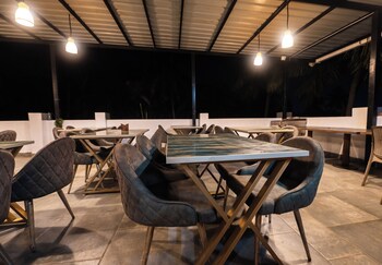 royal 78 backpackers bar and restaurant