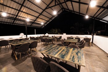 royal 78 backpackers bar and restaurant
