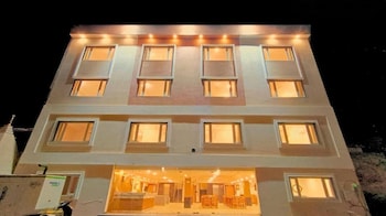 white panda hotels royal inn