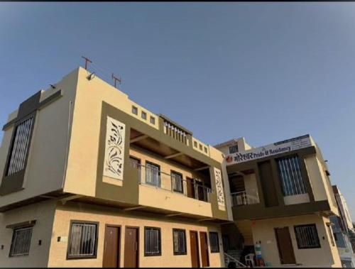 moreshwar pride and residency