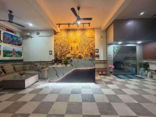 aakritis home stay