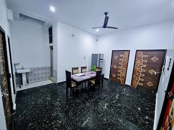 aakritis home stay