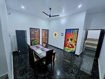 aakritis home stay