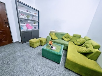 aakritis home stay