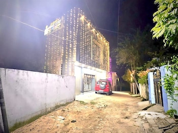 aakritis home stay
