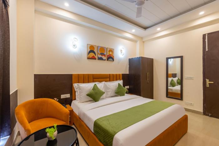 limewood stay premier golf course road sector 42