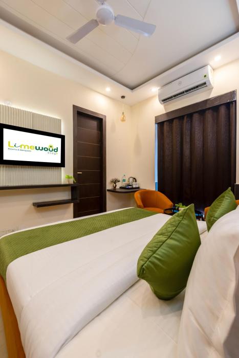 limewood stay premier golf course road sector 42