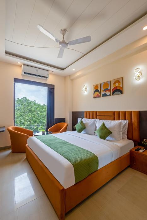 limewood stay premier golf course road sector 42