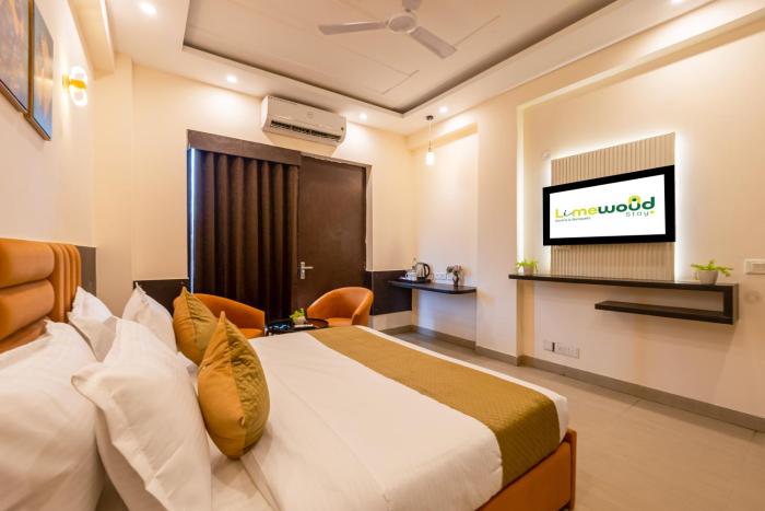 limewood stay premier golf course road sector 42