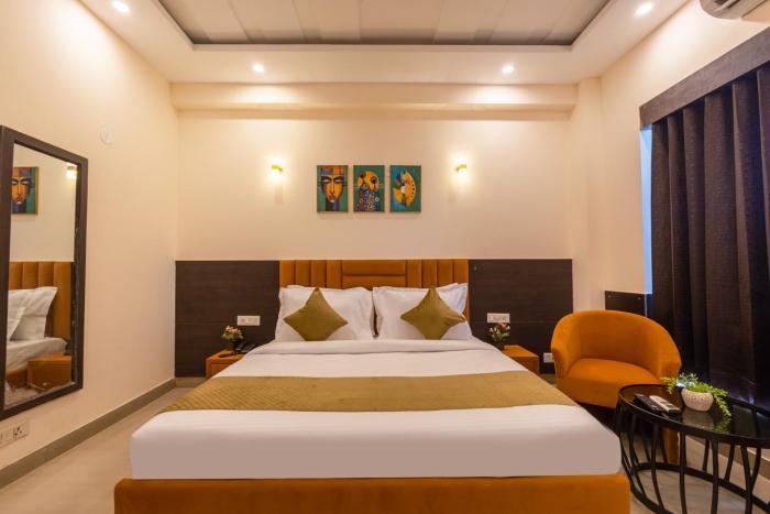 limewood stay premier golf course road sector 42