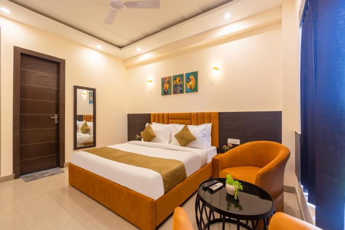 limewood stay premier golf course road sector 42