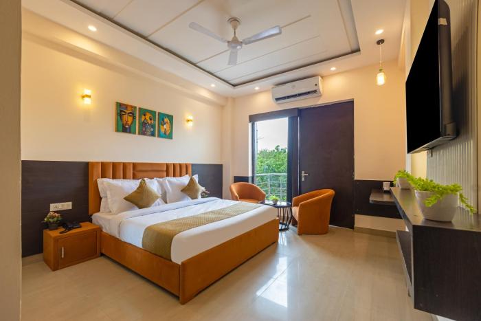 limewood stay premier golf course road sector 42