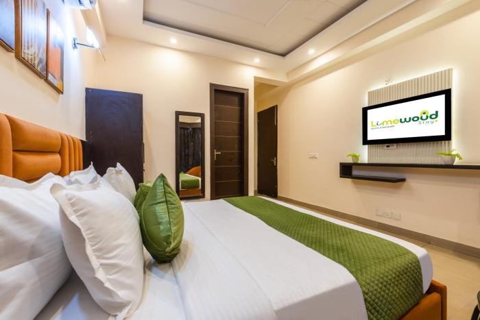 limewood stay premier golf course road sector 42
