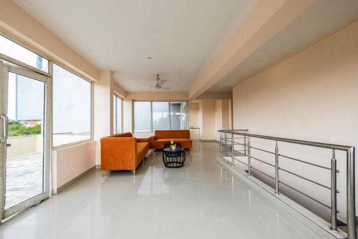 limewood stay premier golf course road sector 42