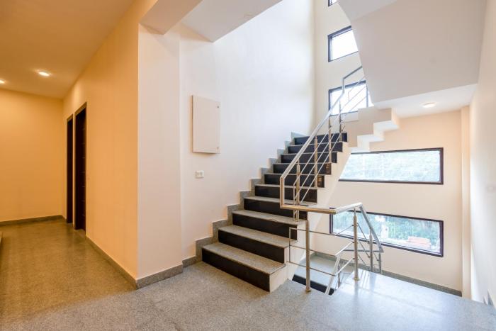 limewood stay premier golf course road sector 42