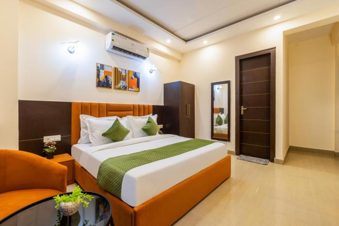 limewood stay premier golf course road sector 42