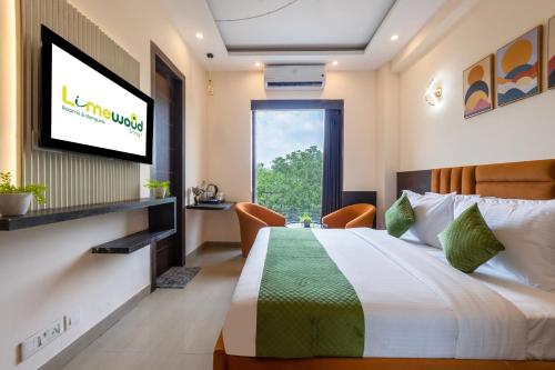 limewood stay premier golf course road sector 42