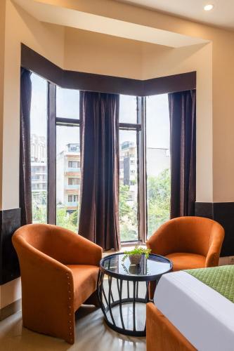Limewood Stay Premier Golf Course Road -Sector 42,,3 star