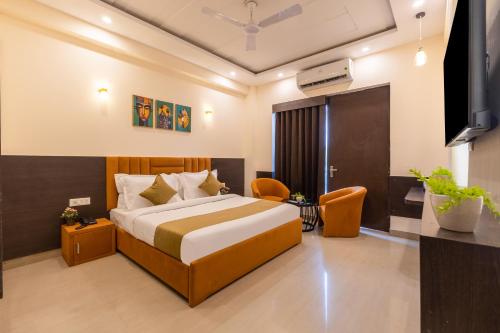 limewood stay premier golf course road sector 42