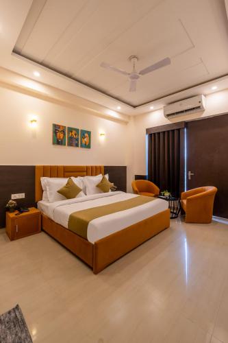 limewood stay premier golf course road sector 42