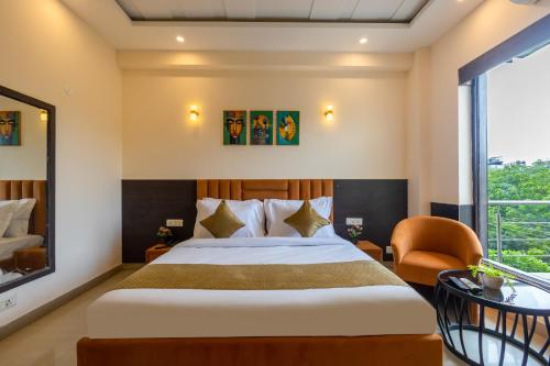limewood stay premier golf course road sector 42