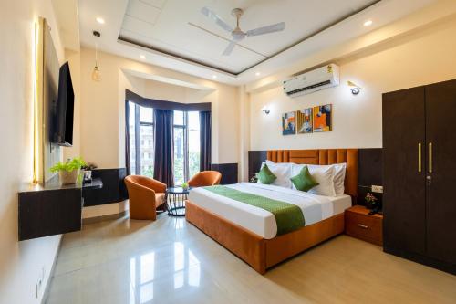 limewood stay premier golf course road sector 42