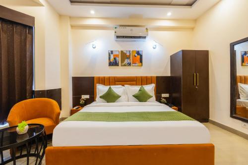 limewood stay premier golf course road sector 42