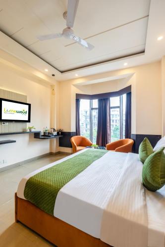 limewood stay premier golf course road sector 42