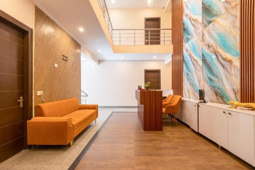 limewood stay premier golf course road sector 42