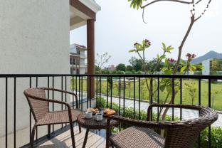 stayvista at eleganza resort