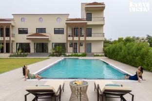 stayvista at eleganza resort