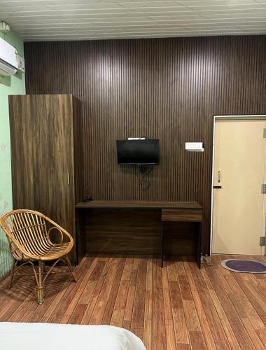 the whistling pine woods