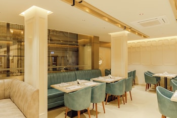 Olwen Suites,,3 star