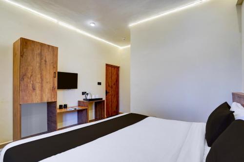 super collection o baga beach goa formerly traveller guest house