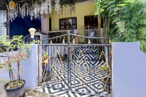 super collection o baga beach goa formerly traveller guest house