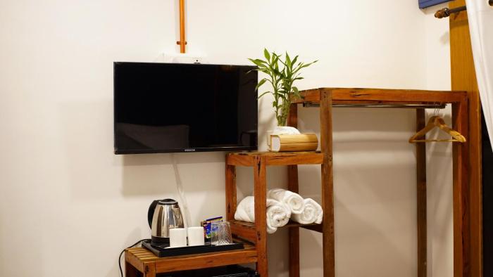 ekam