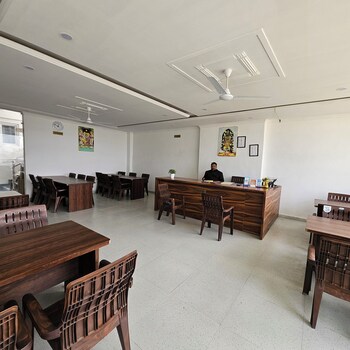 Ram Darshan Palace,,2 star