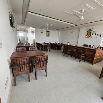 Ram Darshan Palace,,2 star