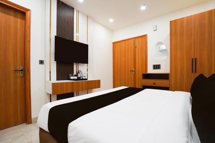super townhouse preet vihar delhi