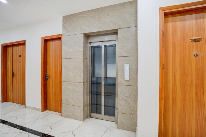 super townhouse preet vihar delhi