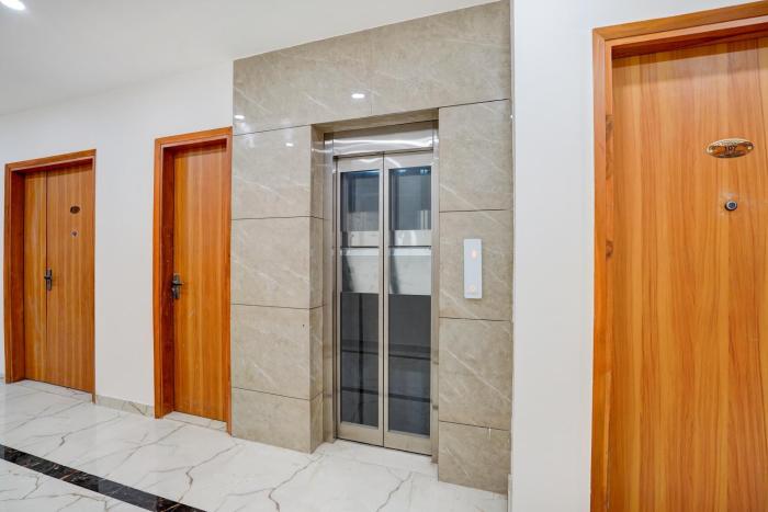 super townhouse preet vihar delhi