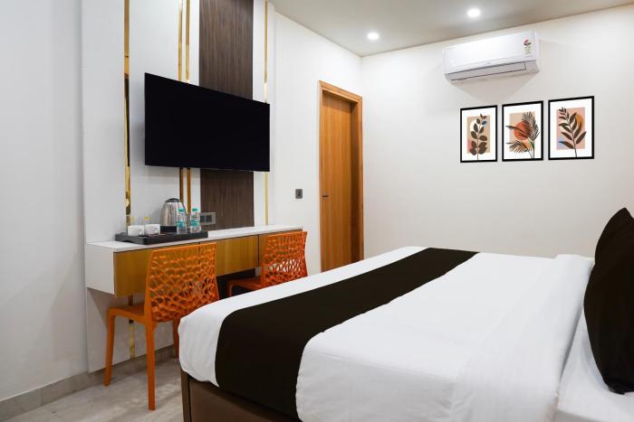super townhouse preet vihar delhi