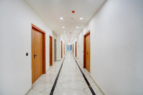 super townhouse preet vihar delhi