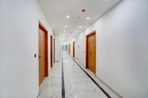super townhouse preet vihar delhi