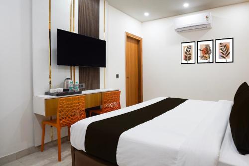 super townhouse preet vihar delhi